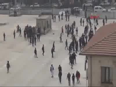 Şanlıurfa'da liseliler birbirine girdi!