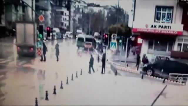 Yola atladı canından oldu
