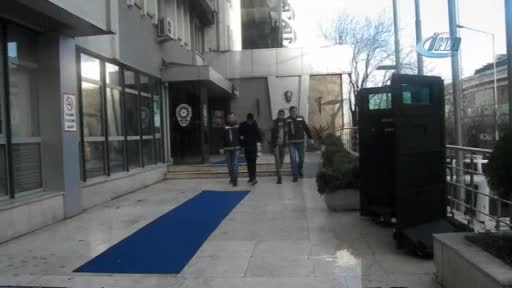 Bursa'da yaşlı kadına evini sattırmaya çalışan sahte polisler yakalandı