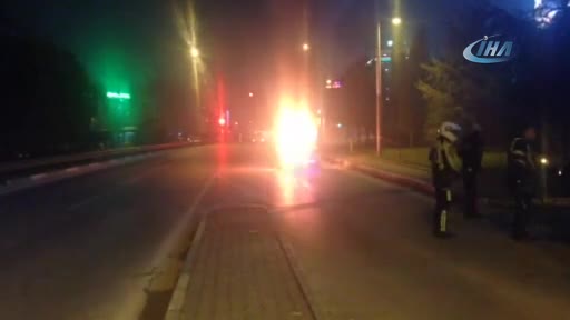 Bursa'da trafikte canı sıkıldı, aracını yaktı