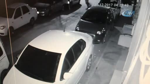 Bursa'da önce araçları tekmelediler, sonra pompalıyla ateş ettiler