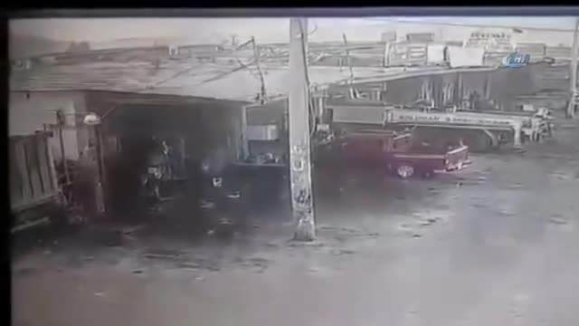 İzmir'de küçük çocuk yanlışlıkla kendini yaktı