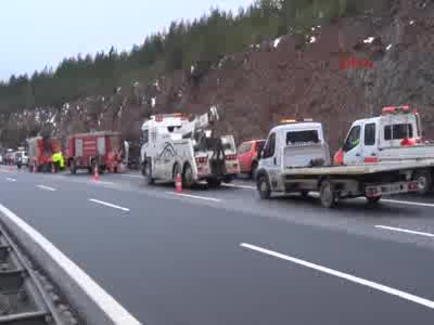 Ankara-İstanbul yolunda Bursa plakalı yolcu otobüsü devrildi!
