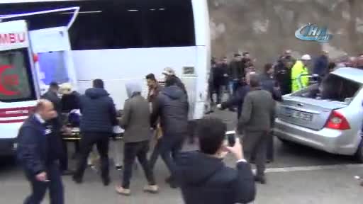 Bursa'da otomobil, otobüse çarptı: 1 ölü, 1 yaralı