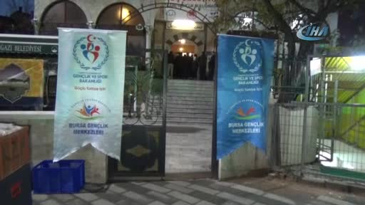 Bursa'da yeni yılın ilk namazında camileri gençler doldurdu