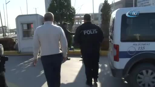 Bursa'da çöpte bulduğu içi altın dolu çantayı polise teslim etti