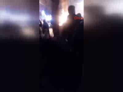 İran'da göstericiler 'İran Cumhuriyeti' istiyor