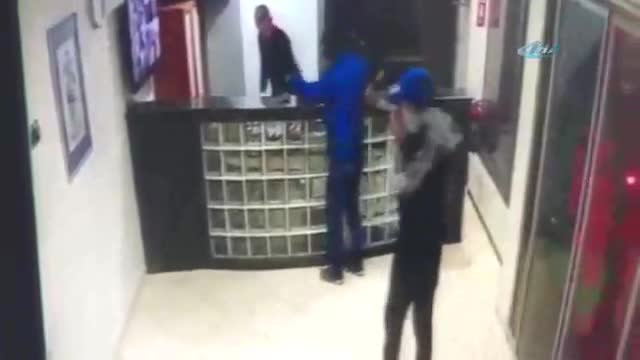 Tıp merkezinde silahlı ve palalı gasp!