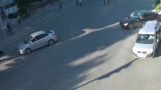 Çorum'da trafik kurallarına uymayan iki kadın ölümden döndü