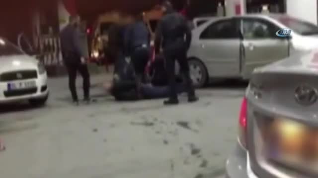 Otomobil hırsızları akaryakıt istasyonunda yakalandı