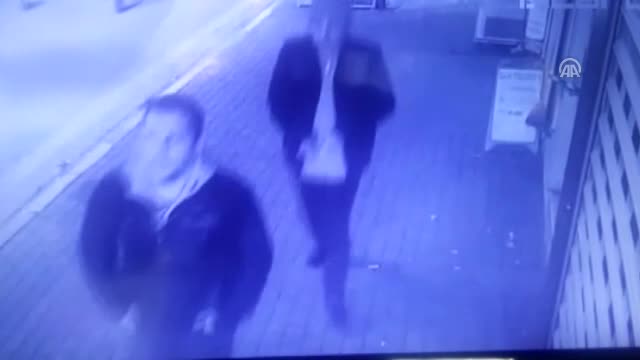 Bursa'da tinerli gasp girişimi! Akrabasını bayılttı