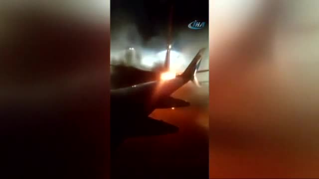 Havalimanında uçaklar çarpıştı
