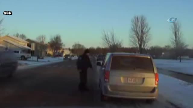 Polis şaşkın sürücüyü 'kahve' için durdurdu