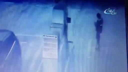 İnternetten tanıştığı iki kişi oklavayla döverek hastanelik etti