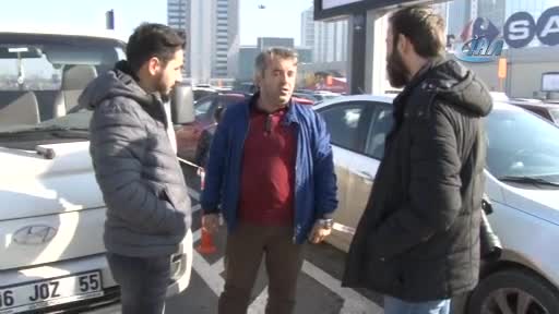 Bursa'da otoparkta bulduğu 20 bin lirayı sahibine teslim etti