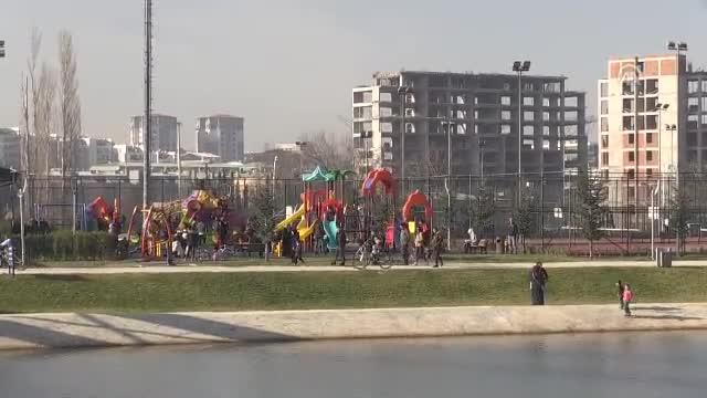 Bursa'da vatandaşlar güneşin tadını çıkardı