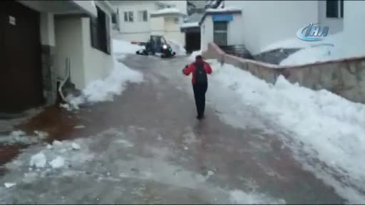 Bursa Uludağ'da şelalede mahsur kaldılar