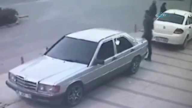 İzmir Şoförler Odası'na taşlı saldırı