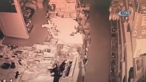 Bursa'da sigara hırsızları kamerada