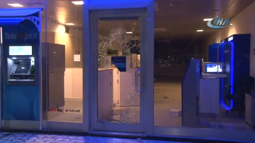 'Banka benim' diyerek bankanın camı kırıp içeri girip oturdu!
