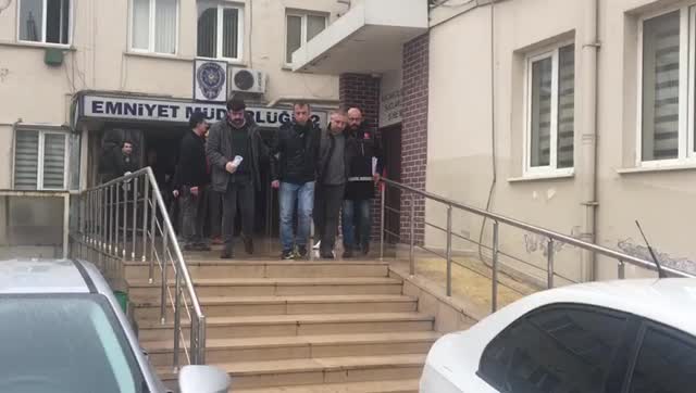 Bursa'da otobanda durdurulan şüpheli araçtan uyuşturucu ve silah çıktı