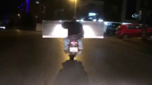 Trafikte akılalmaz görüntü!