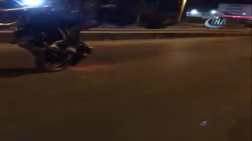 Bursa'da motosiklet üzerinde tehlikeli hareketler cep telefonuyla kaydedildi