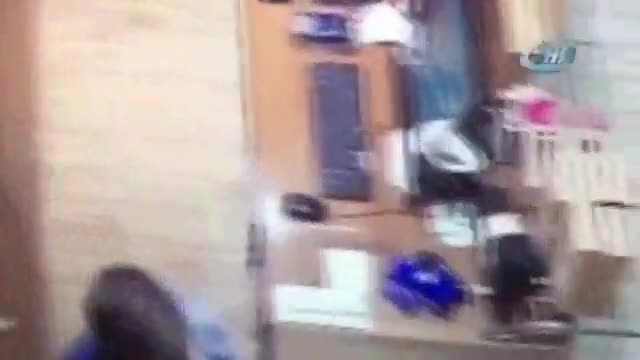 Telefon hırsızı güvenlik kamerasına yakalandı