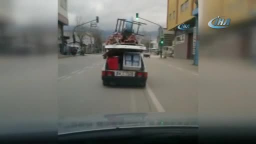 Bursa'da evini aracında taşıdı