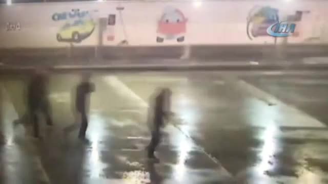 Petrol istasyonunda döner bıçaklı gasp