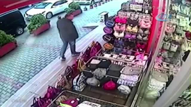 Kadın giyim mağazasındaki hırsızlık kamerada