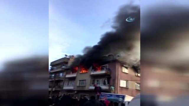 Alev kapanından böyle kurtuldular