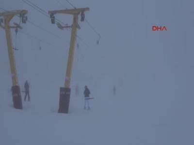 Bursa Uludağ'da kar kalınlığı 1 metre oldu