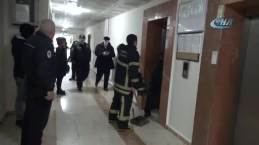 Bursa'da 12. katta asansörde mahsur kalan kızları itfaiye kurtardı