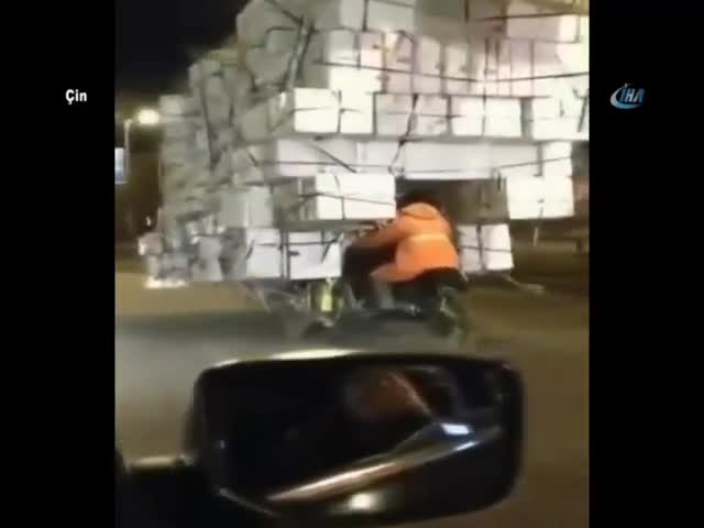 Kamyon değil motosiklet!