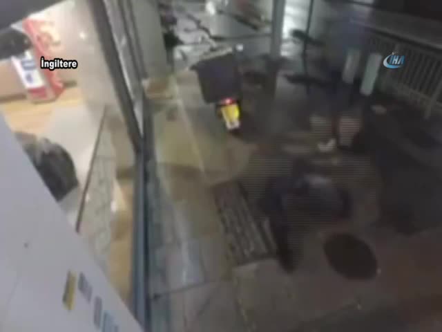 Genç kızların pizza hırsızlığı