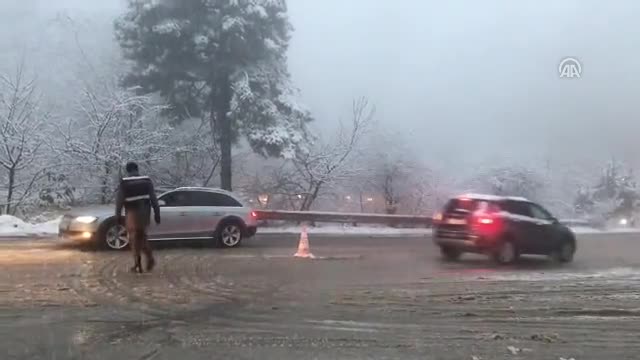 Bursa Uludağ'da yoğun kar yağışı