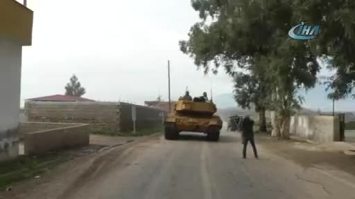 Tanklar Afrin'e ilerliyor