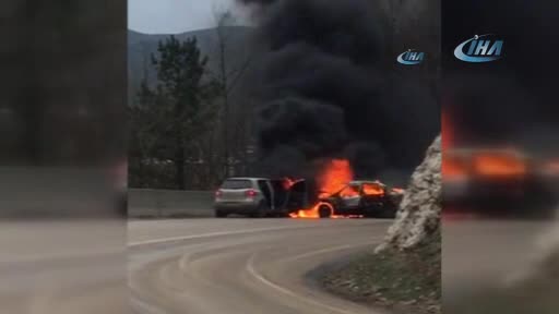 Bursa'da iki otomobil alev alev yandı: 8 yaralı