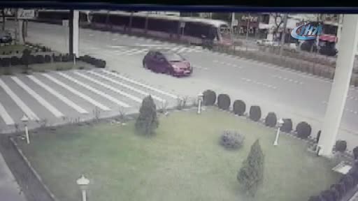 Tramvay kazası güvenlik kamerasına böyle yansıdı