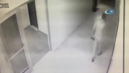 Bursa'da balyozlu hırsız kapıyı tersten tekmeledi