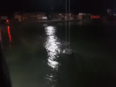 Polis otosu denize düştü! 1 polis kayıp, 1 polis yaralı