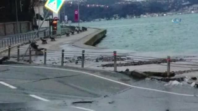 Tarabya'da sahil yolunda çökme
