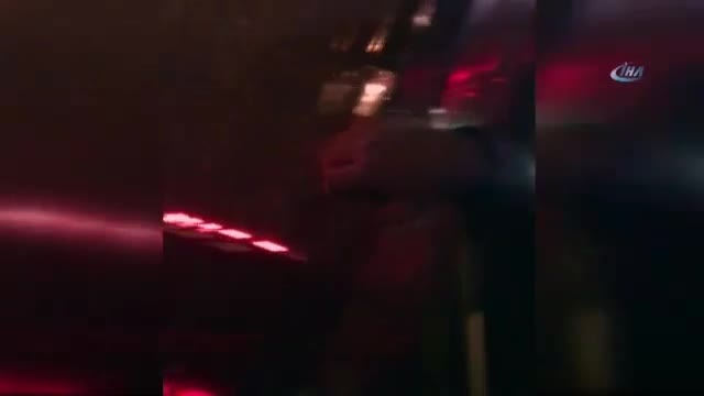Gaziyi yağmurlu havada otobüsten indirdi