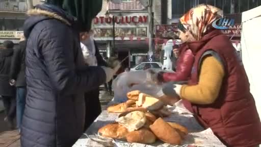 Bursa'da bedava hamsi izdihamı!