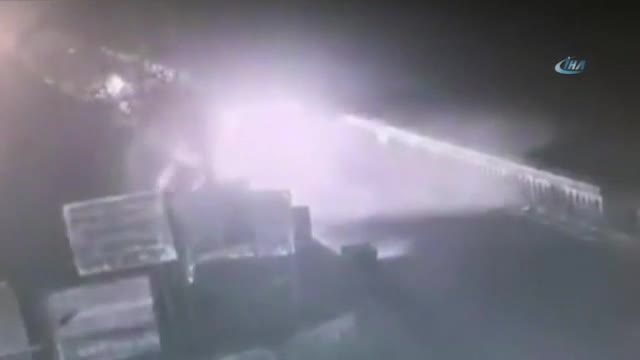 Minibüs nehre uçtu: 13 ölü