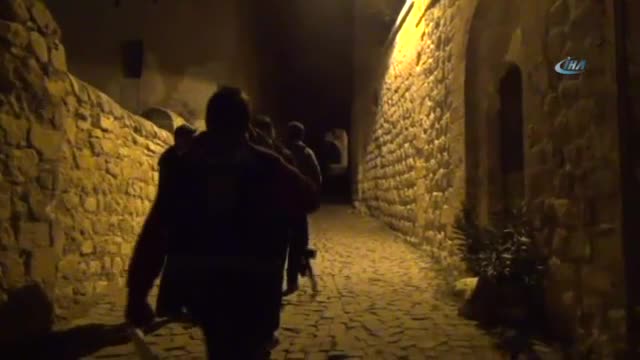 Çocuk gelini kurtarmak için film gibi operasyon