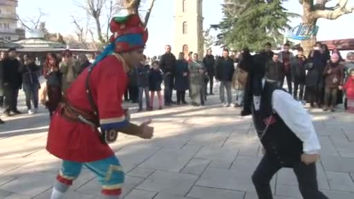 Bursa'da tiyatro sanatçısı "Burseya Dağı" zaferini böyle kutladı