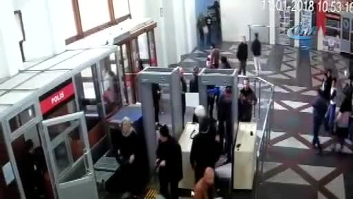 Bursa'da X-Ray cihazında unutulan telefonu çaldı