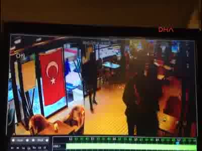 Kafede dehşet anları! Pompalı tüfekle baskın...